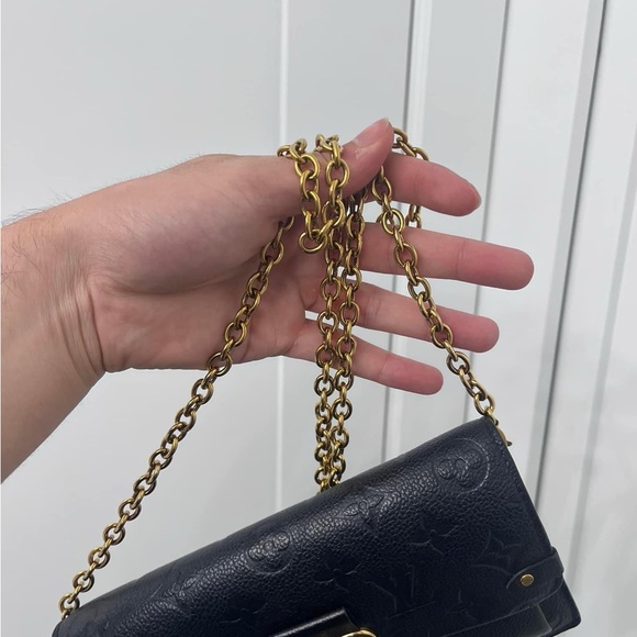 AUTHENTIC LOUIS VUITTON The Vee Vavin Wallet on Monogram Imprint Chain - Picture 4 of 6